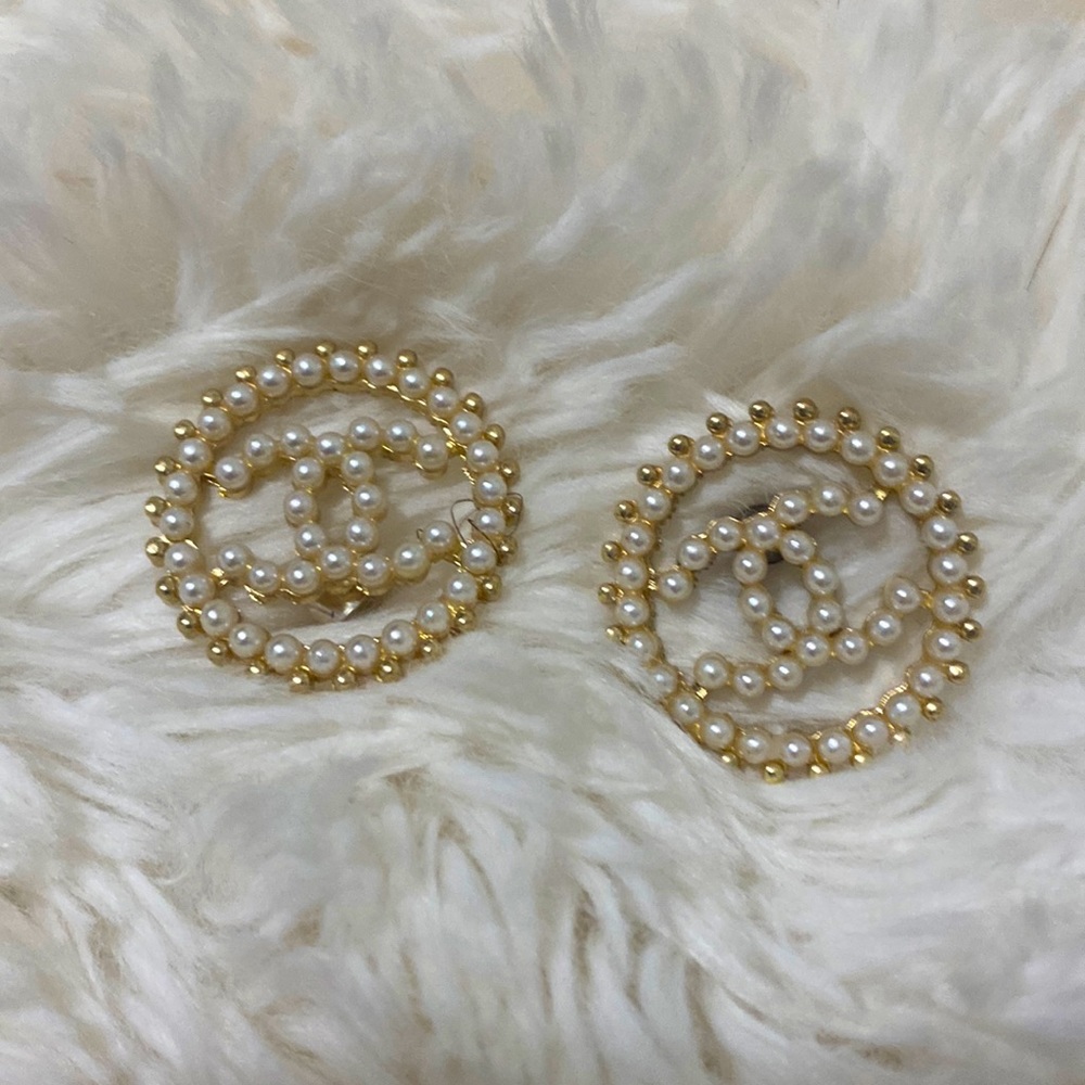 😍PEARL AND GOLD CC earrings 😍